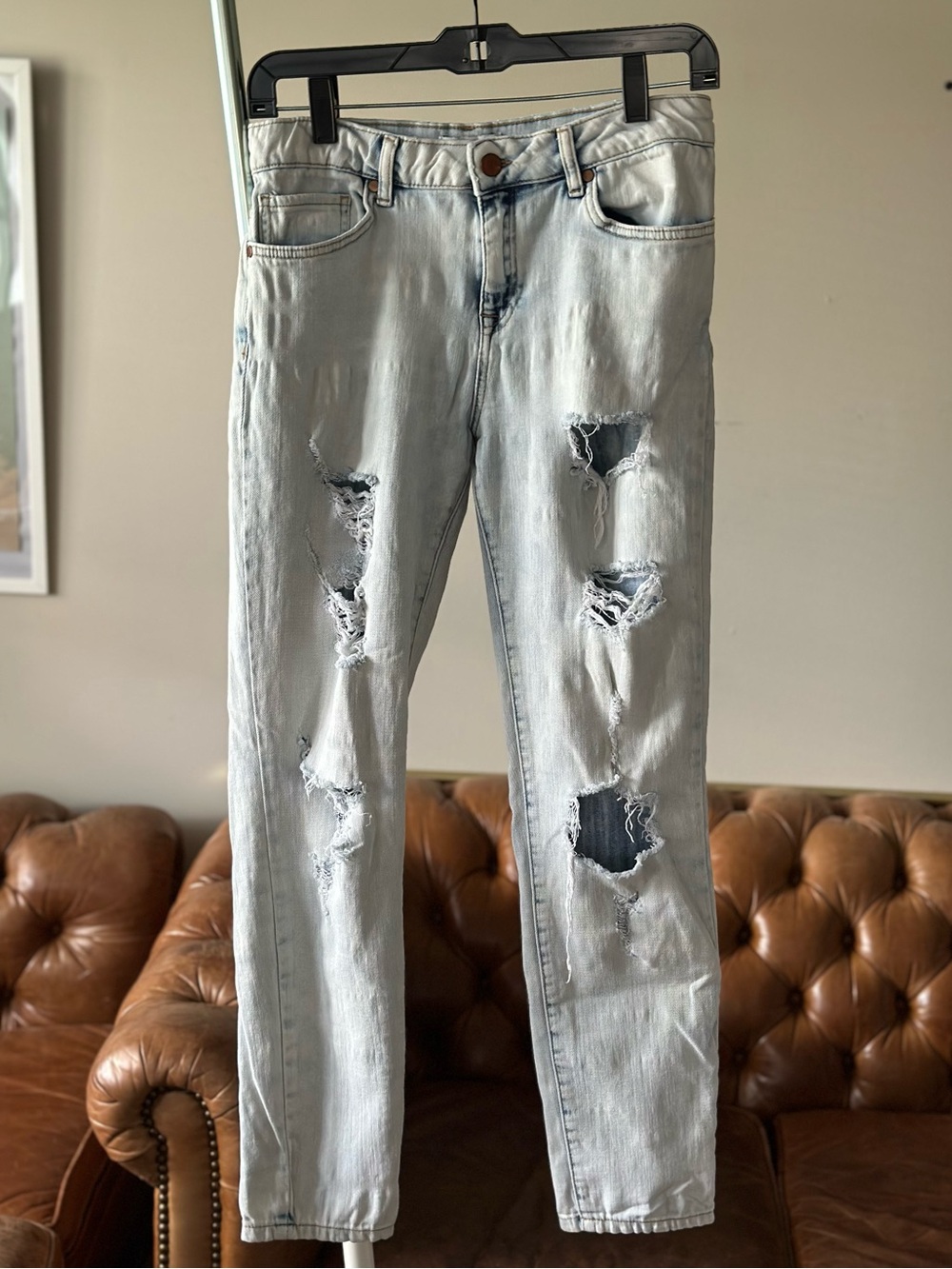 Forever 21 • (size 28) distressed light blue jeans 98% Cotton / 2% Elastane